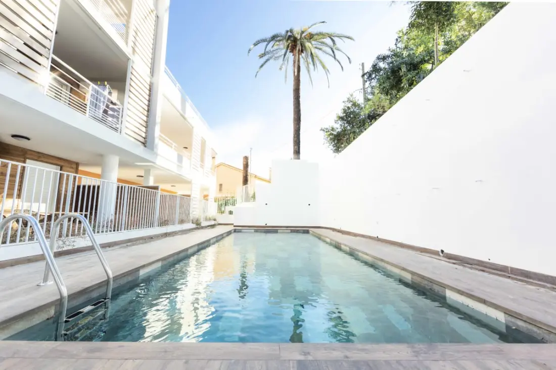 Residence Reibaud 1 T3 Ac, Parkolás és úszómedence