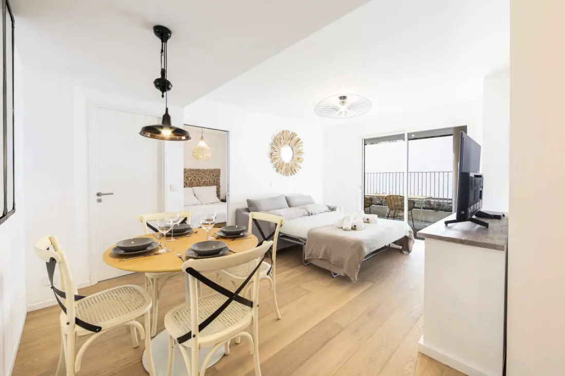 Residence Reibaud 1 T3 Ac, Parkolás és úszómedence