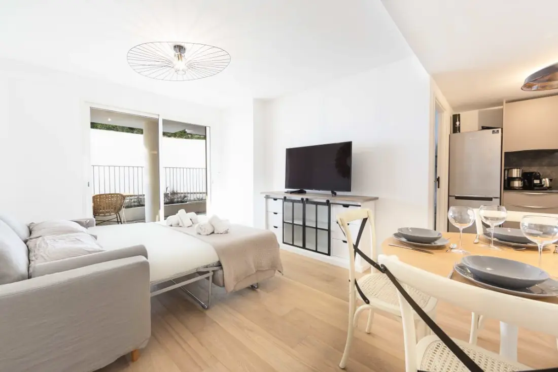 Residence Reibaud 1 T3 Ac, Parkolás és úszómedence