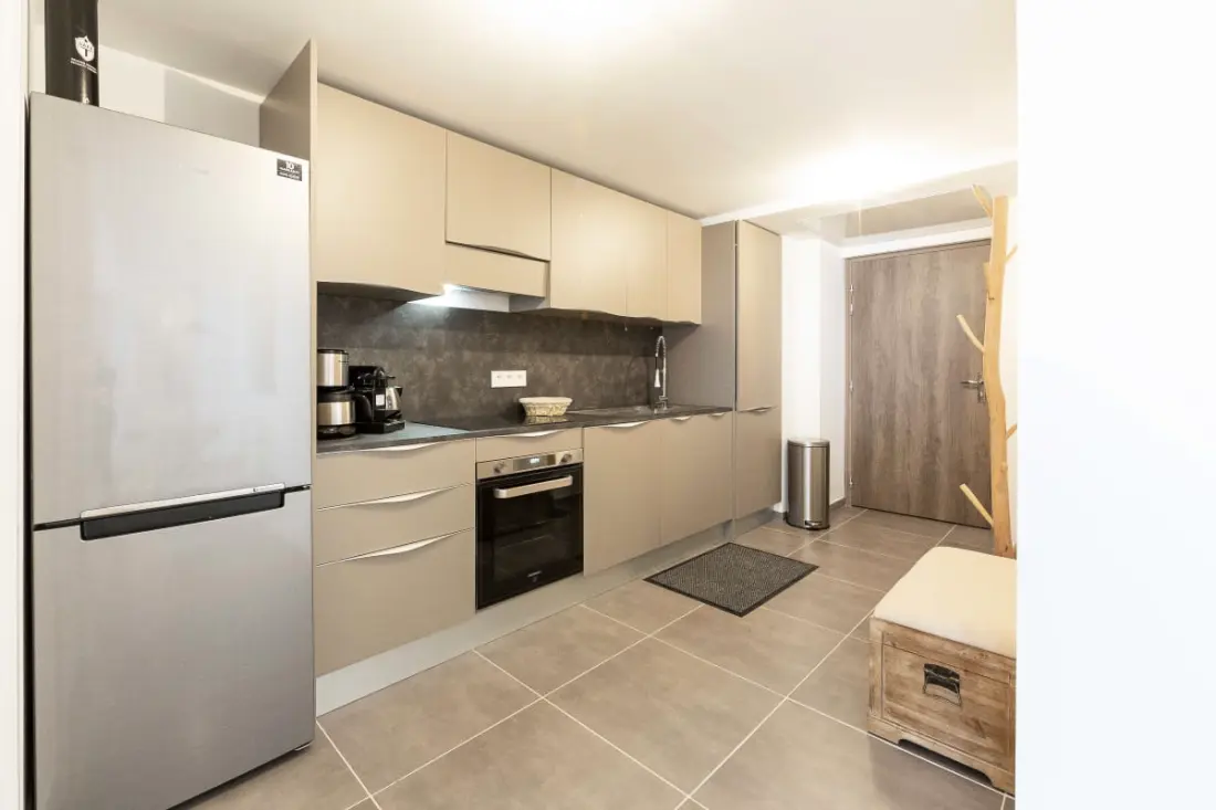 Residence Reibaud 1 T3 Ac, Parkolás és úszómedence