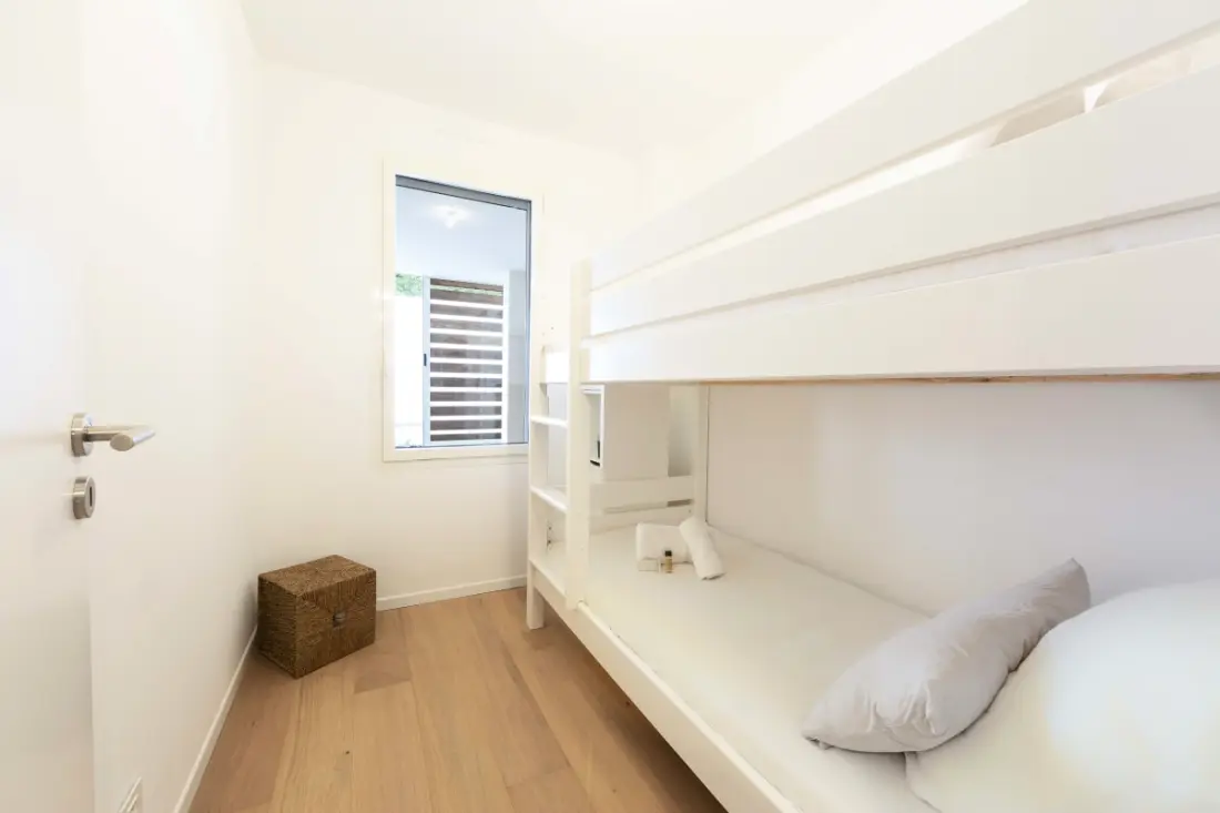 Residence Reibaud 1 T3 Ac, Parkolás és úszómedence