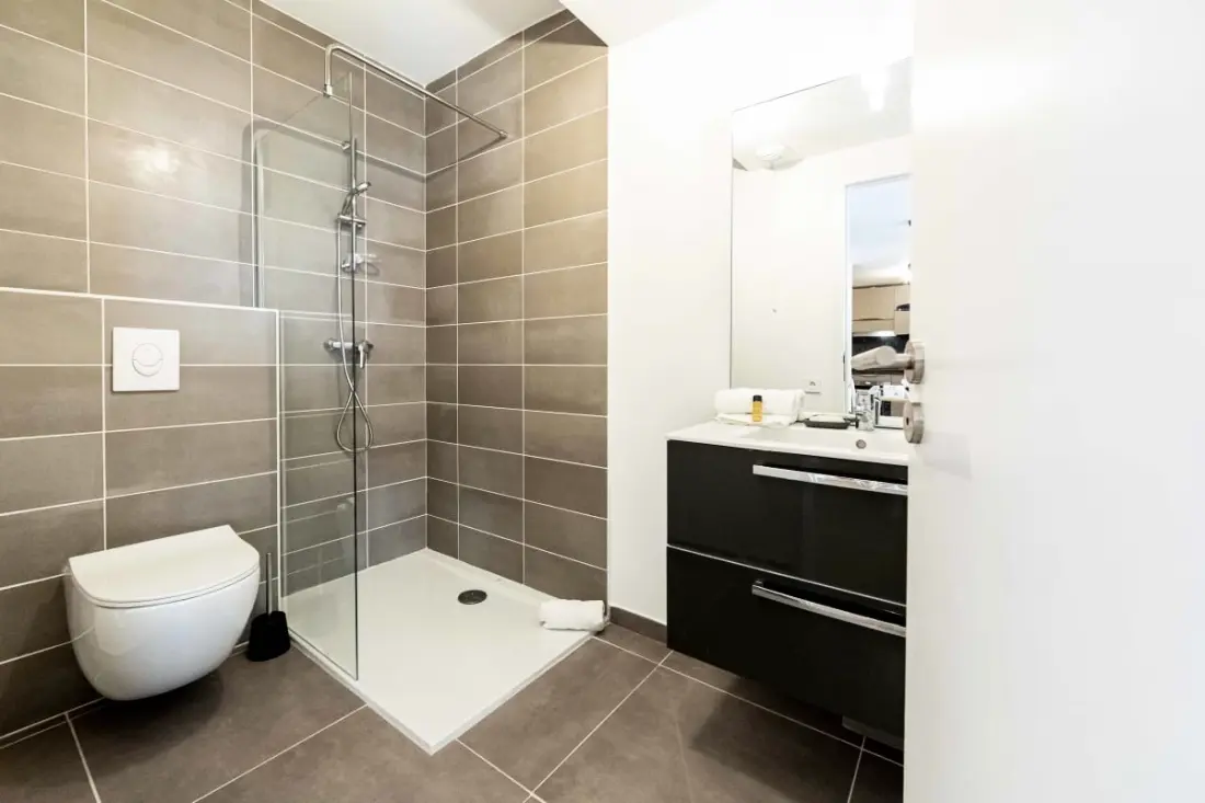 Residence Reibaud 1 T3 Ac, Parkolás és úszómedence