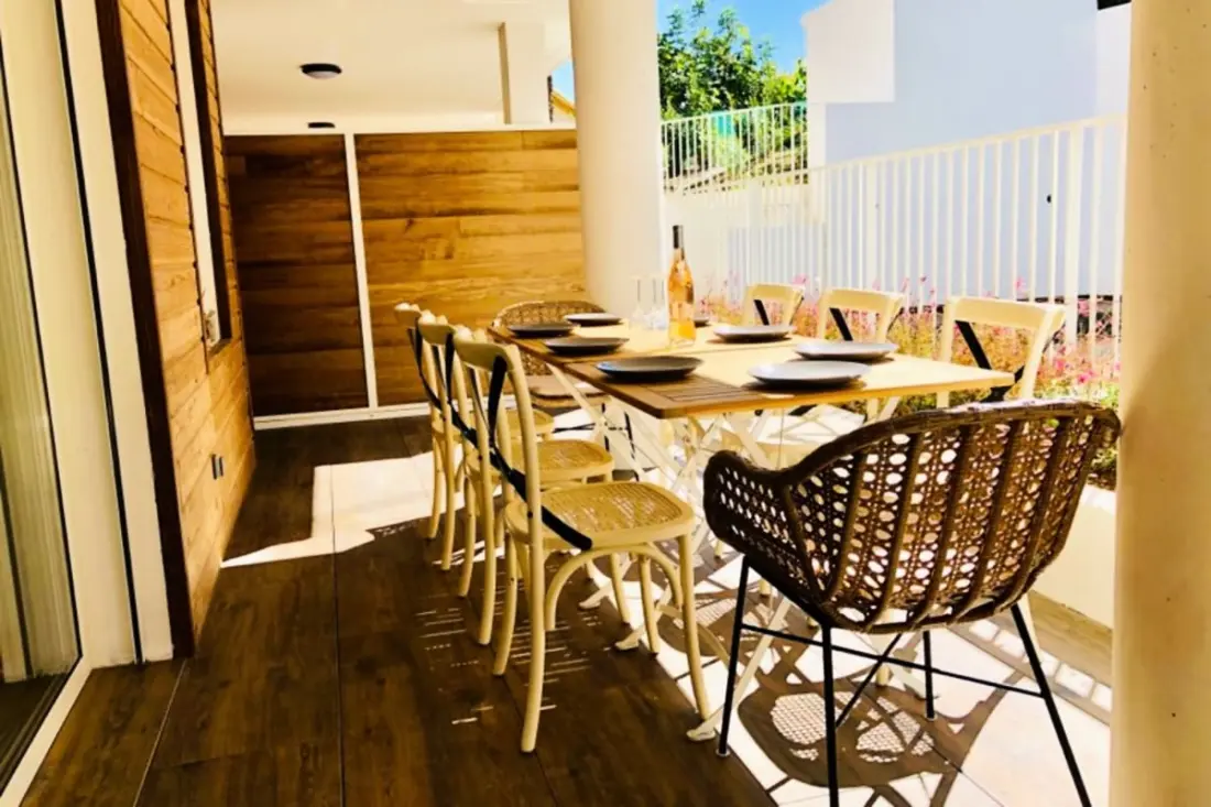 Residence Reibaud 1 T3 Ac, Parkolás és úszómedence