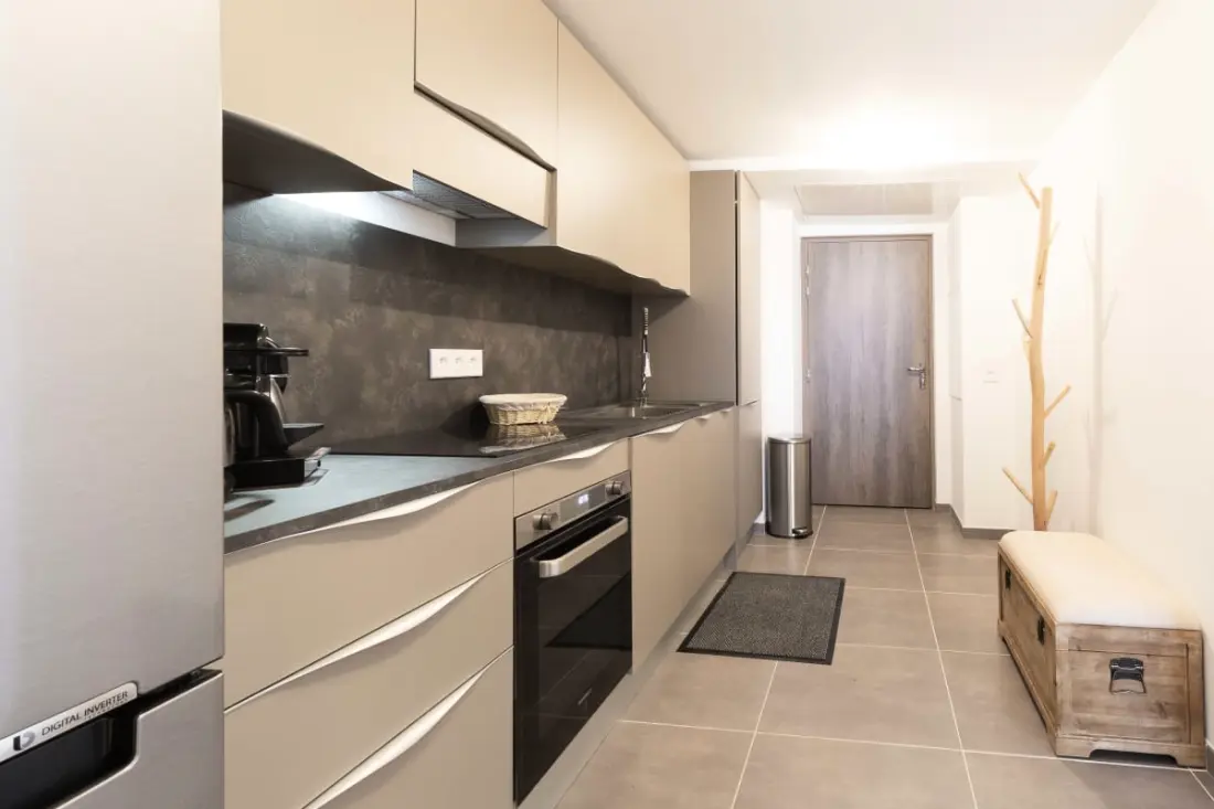 Residence Reibaud 1 T3 Ac, Parkolás és úszómedence