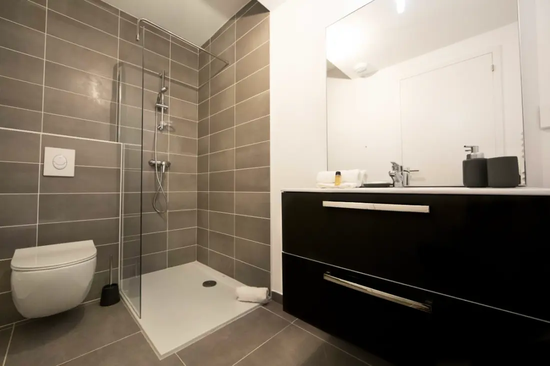 Residence Reibaud 1 T3 Ac, Parkolás és úszómedence