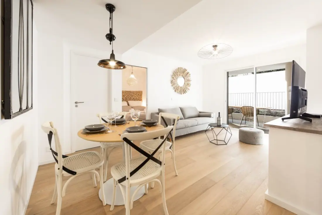 Residence Reibaud 1 T3 Ac, Parkolás és úszómedence