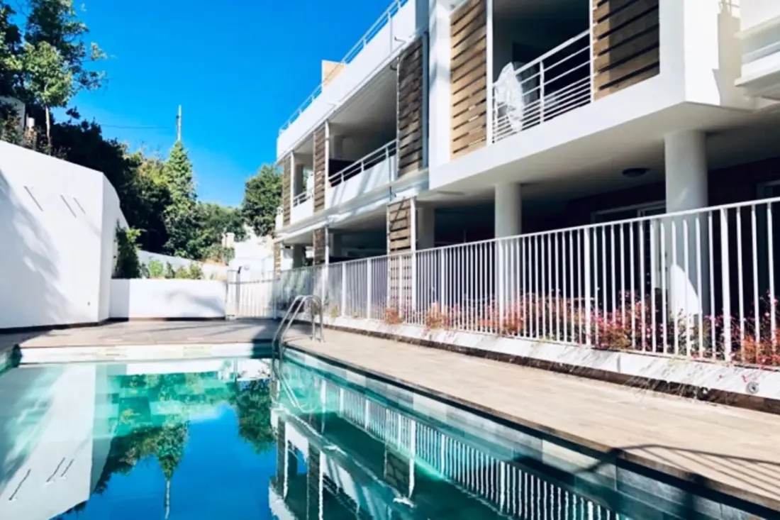 Residence Reibaud 1 T3 Ac, Parkolás és úszómedence