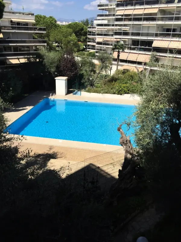 Mooi 36 M2 met balkon en zwembad dichtbij stranden