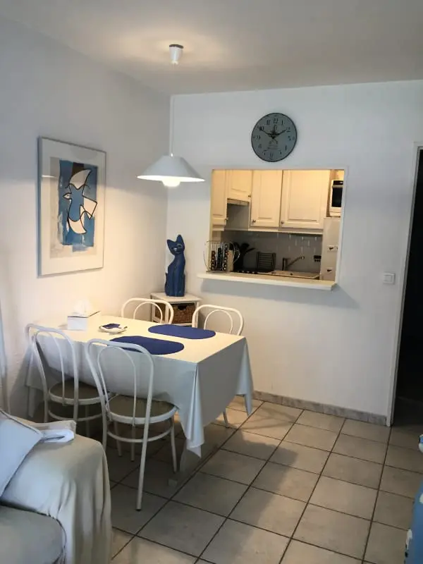 Mooi 36 M2 met balkon en zwembad dichtbij stranden