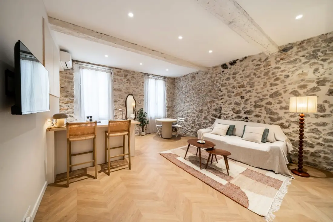 Residence Pretty T2 Air-Conditioned Full Heart of Old Antibes, All at Foot