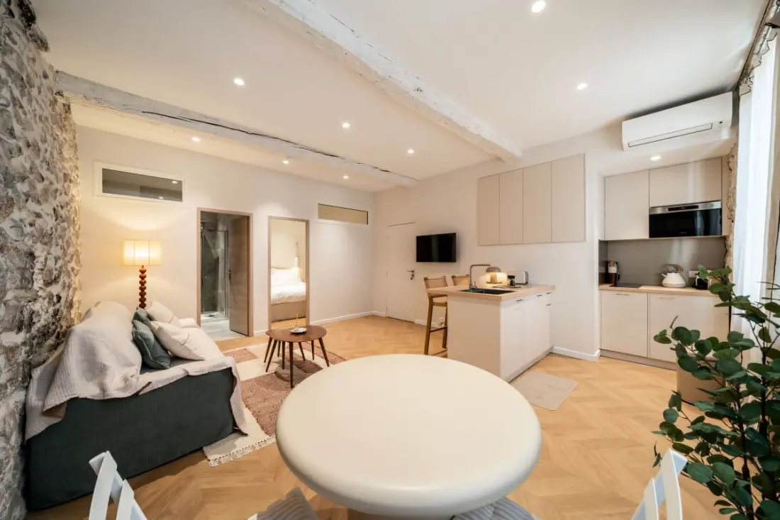 Residence Pretty T2 Air-Conditioned Full Heart of Old Antibes, All at Foot