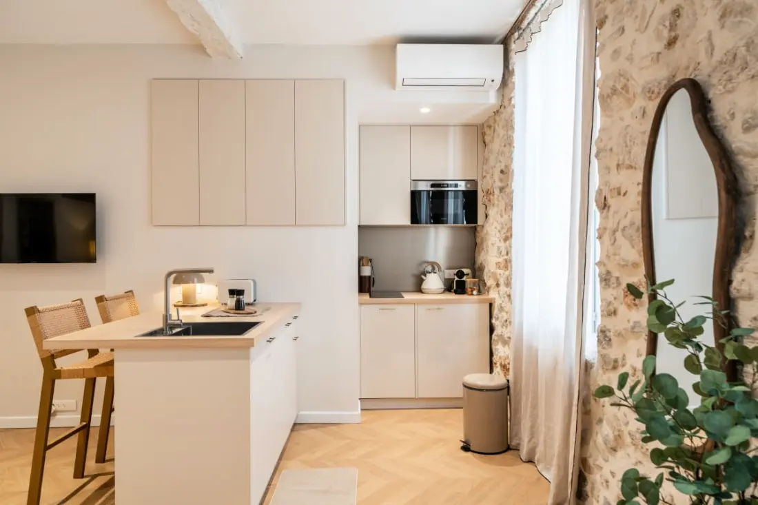 Residence Pretty T2 Air-Conditioned Full Heart of Old Antibes, All at Foot