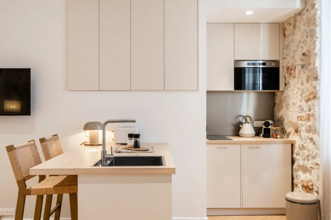 Residence Pretty T2 Air-Conditioned Full Heart of Old Antibes, All at Foot
