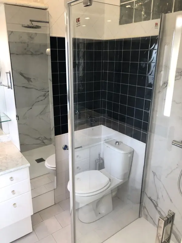 Prachtig. 3p Residence met uitzicht op zee, balkon en zwembad
