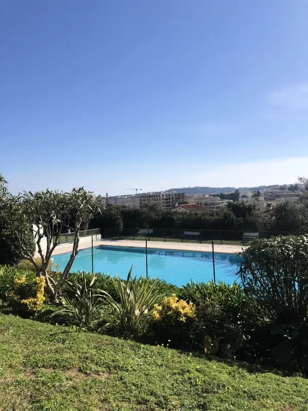 Prachtig. 3p Residence met uitzicht op zee, balkon en zwembad