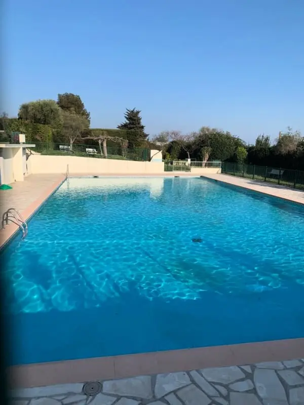 Prachtig. 3p Residence met uitzicht op zee, balkon en zwembad