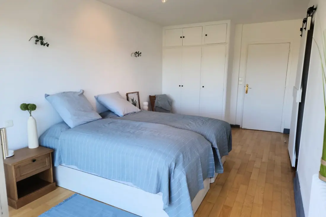 Prachtig. 3p Residence met uitzicht op zee, balkon en zwembad