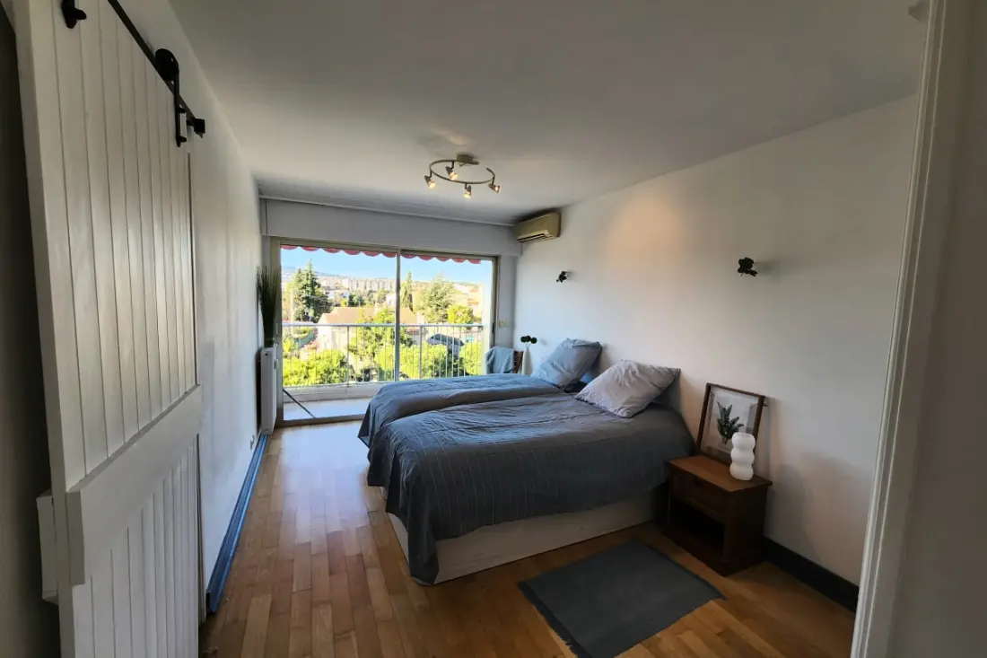 Prachtig. 3p Residence met uitzicht op zee, balkon en zwembad