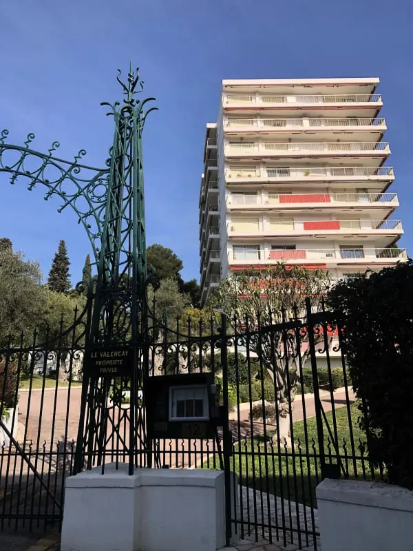 Prachtig. 3p Residence met uitzicht op zee, balkon en zwembad