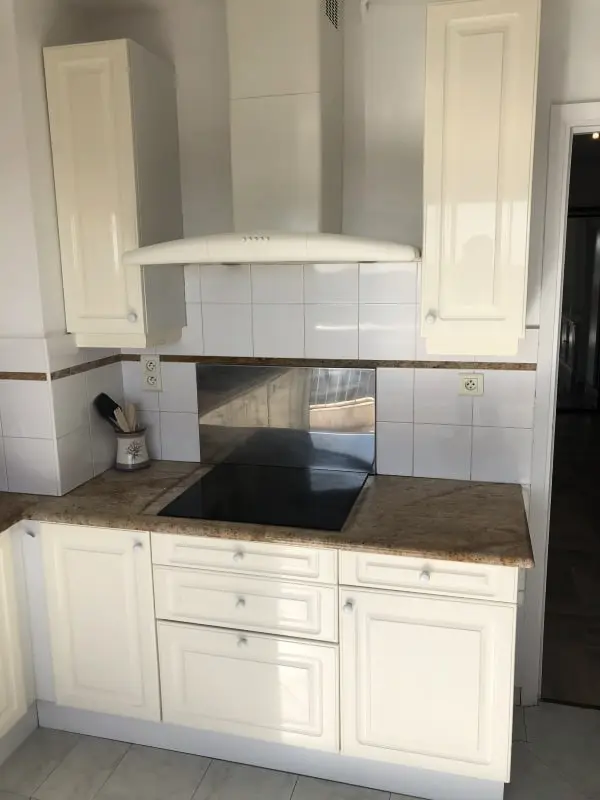 Prachtig. 3p Residence met uitzicht op zee, balkon en zwembad