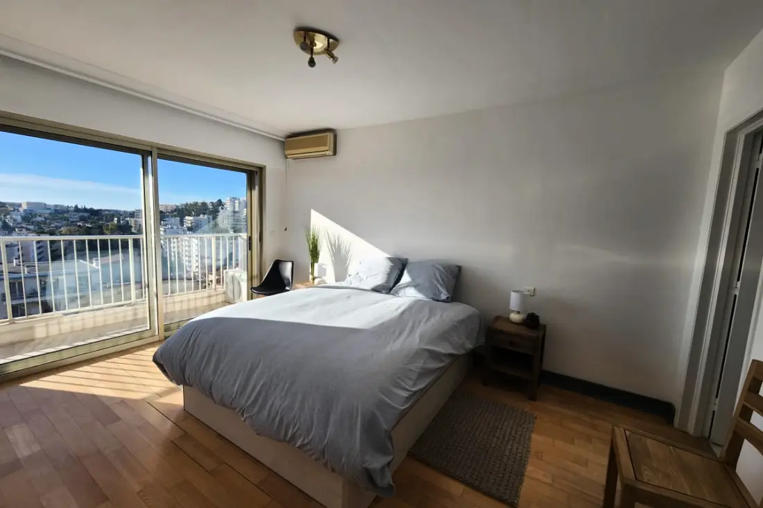 Prachtig. 3p Residence met uitzicht op zee, balkon en zwembad