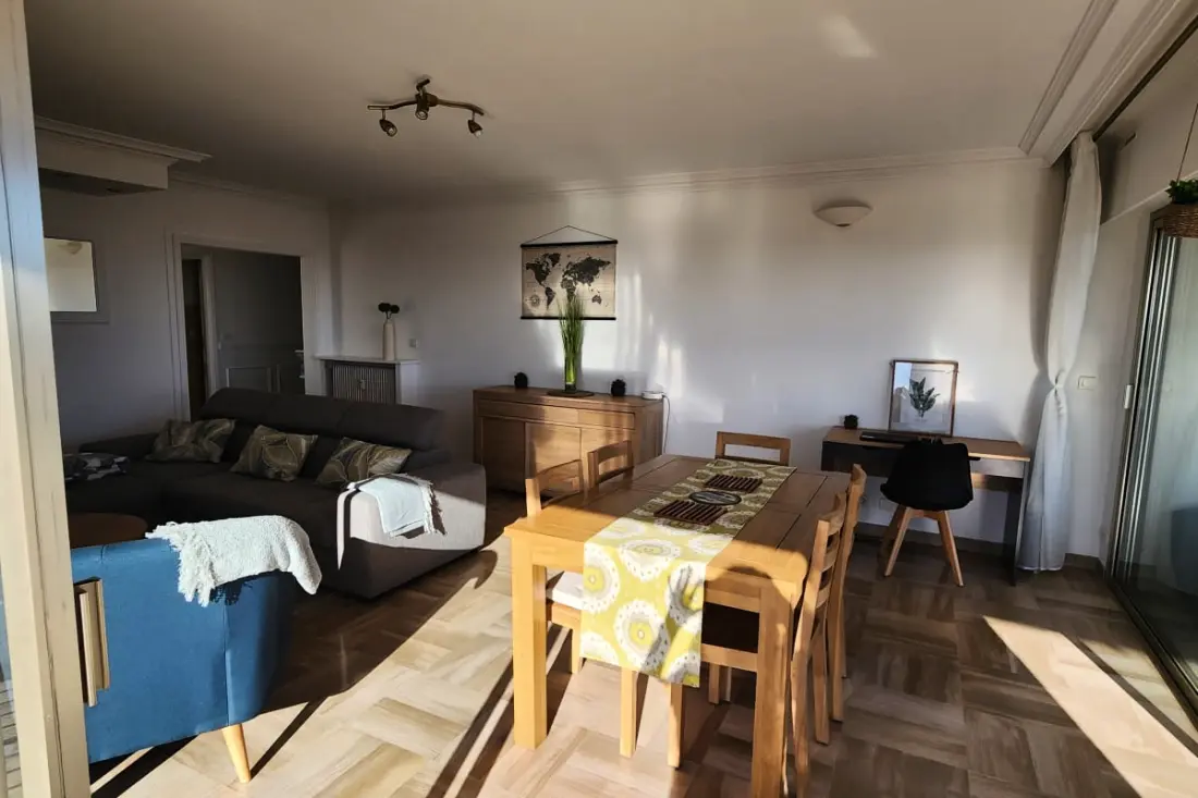 Prachtig. 3p Residence met uitzicht op zee, balkon en zwembad