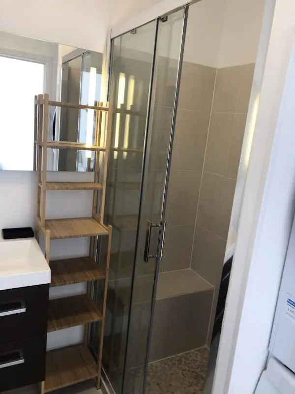 Prachtig. 3p Residence met uitzicht op zee, balkon en zwembad