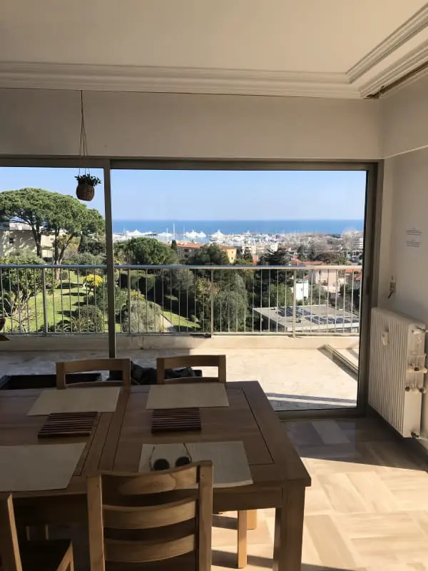 Prachtig. 3p Residence met uitzicht op zee, balkon en zwembad