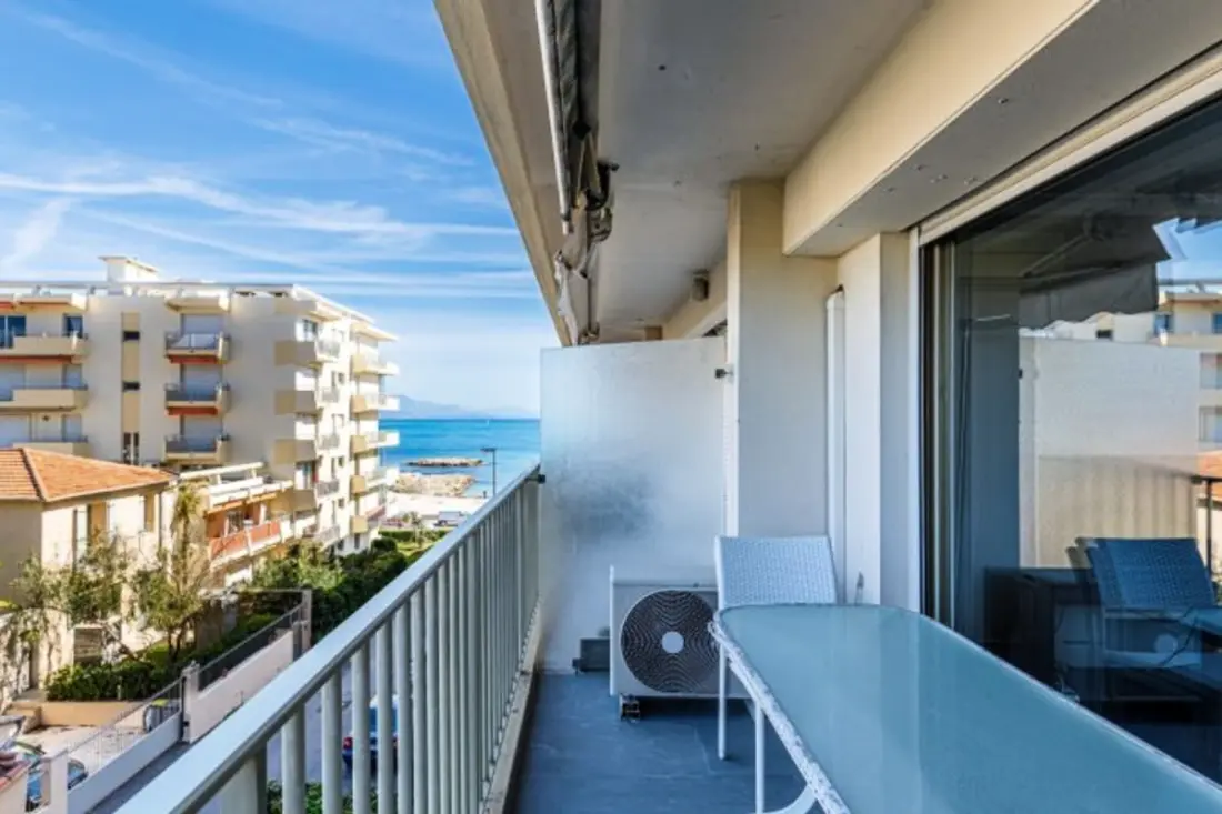 Résidence Tamanaco Beach: 1 hálószobás apartman erkéllyel, kilátással a tengerre és úszómedencével