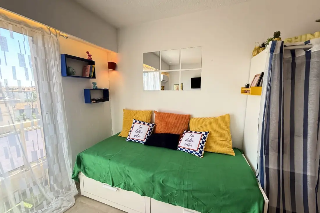 Studio Coloré &amp; Fonctionnel – Proche Gare, Plages &amp; Vieille Ville