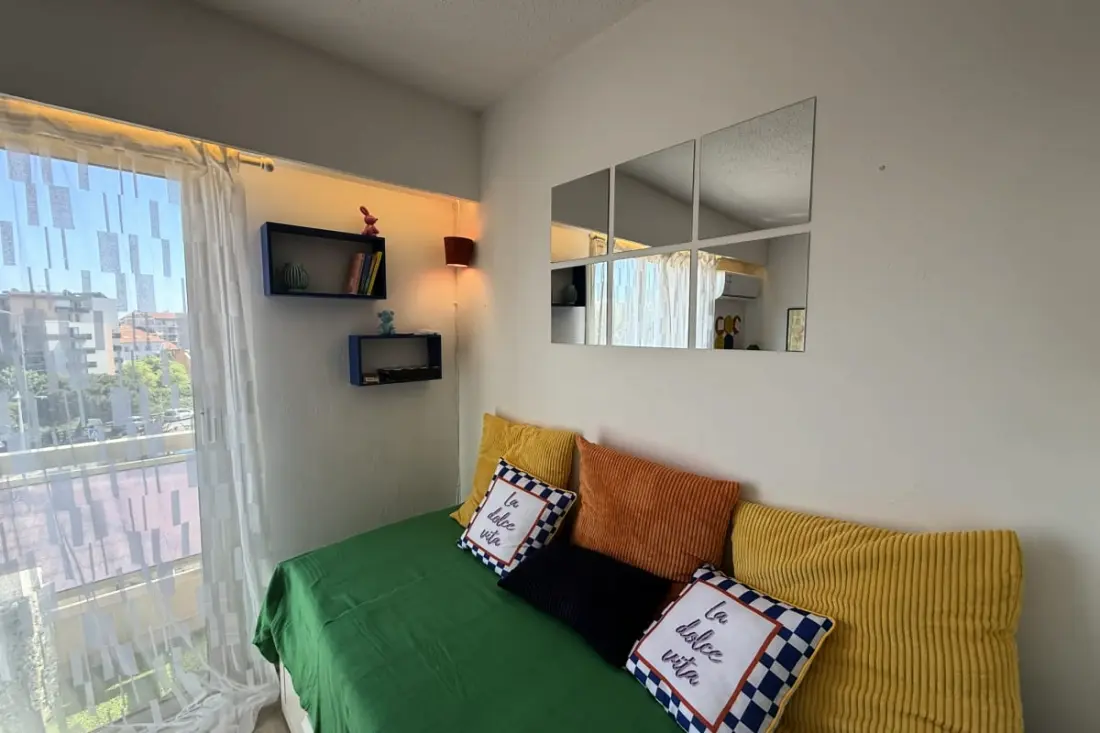 Studio Coloré &amp; Fonctionnel – Proche Gare, Plages &amp; Vieille Ville