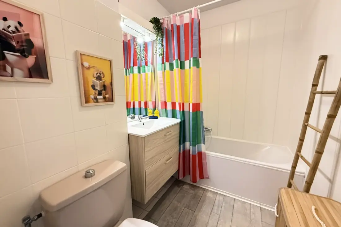 Studio Coloré &amp; Fonctionnel – Proche Gare, Plages &amp; Vieille Ville