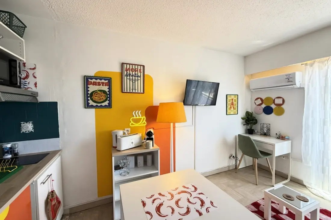 Studio Coloré &amp; Fonctionnel – Proche Gare, Plages &amp; Vieille Ville