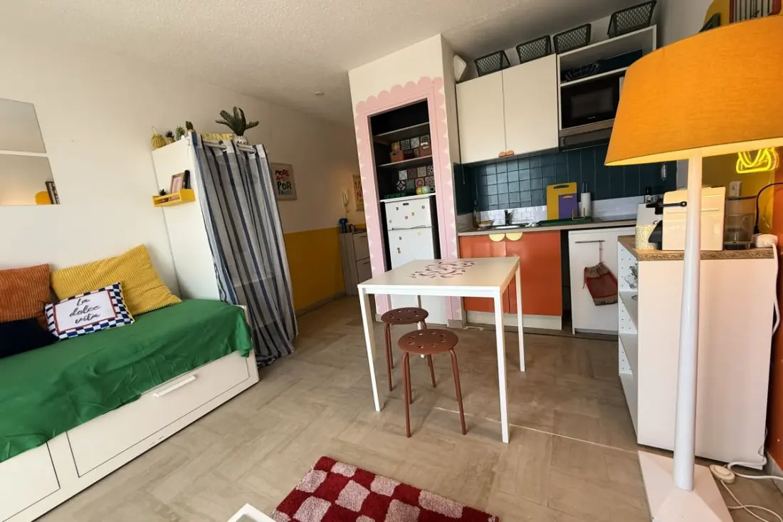 Studio Coloré &amp; Fonctionnel – Proche Gare, Plages &amp; Vieille Ville