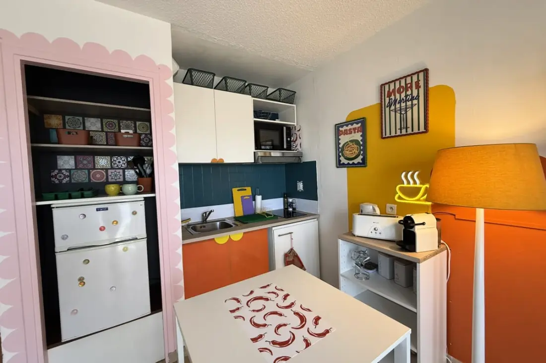 Studio Coloré &amp; Fonctionnel – Proche Gare, Plages &amp; Vieille Ville
