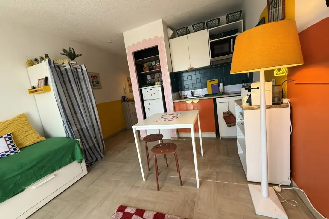 Studio Coloré &amp; Fonctionnel – Proche Gare, Plages &amp; Vieille Ville