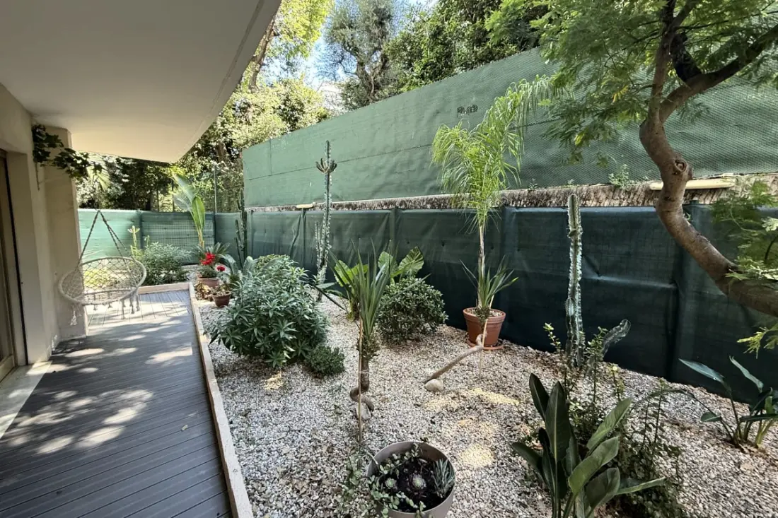 Terrasse &amp; Calme • 8 Min Mer • Garage Privé