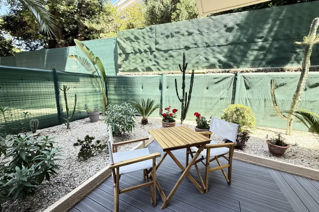 Terrasse &amp; Calme • 8 Min Mer • Garage Privé