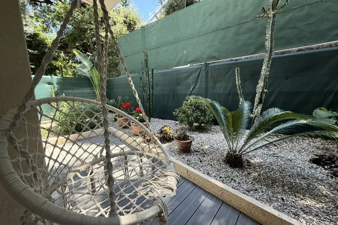 Terrasse &amp; Calme • 8 Min Mer • Garage Privé
