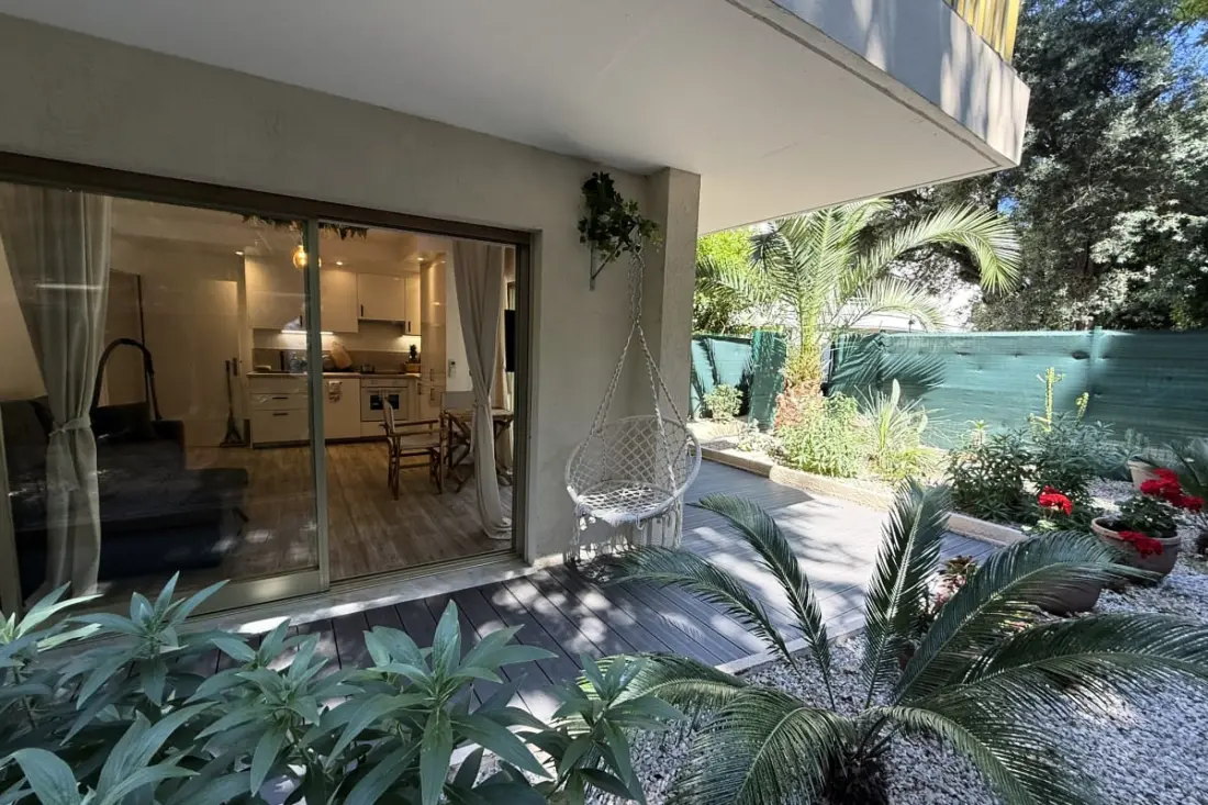 Terrasse &amp; Calme • 8 Min Mer • Garage Privé