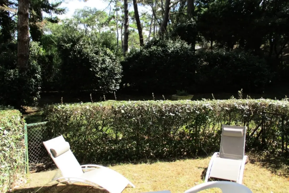 100 M De La Plage, Helyszín Privileged