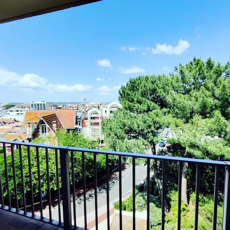 Tágas apartman De La Mer közelében