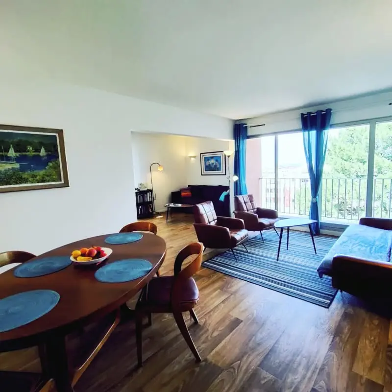 Tágas apartman De La Mer közelében