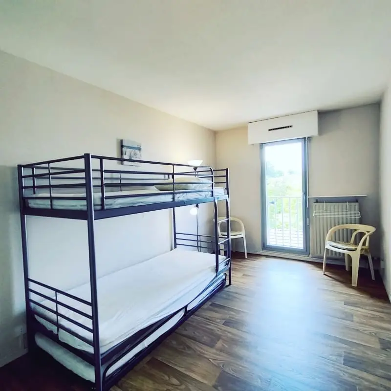 Tágas apartman De La Mer közelében