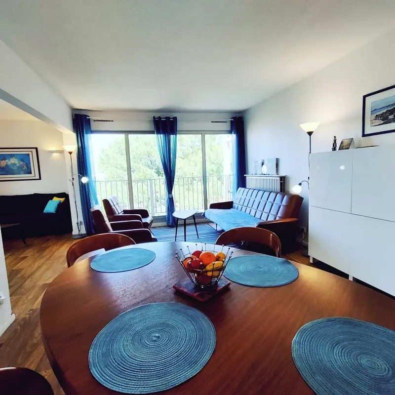 Tágas apartman De La Mer közelében