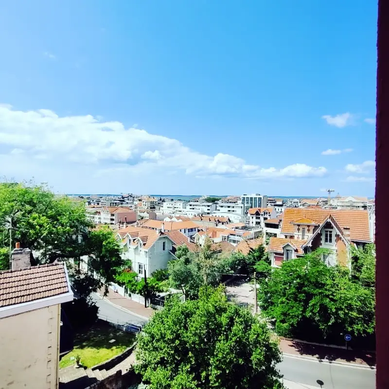 Tágas apartman De La Mer közelében