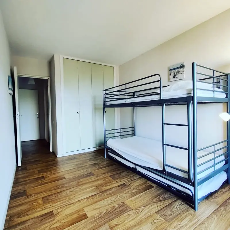Tágas apartman De La Mer közelében