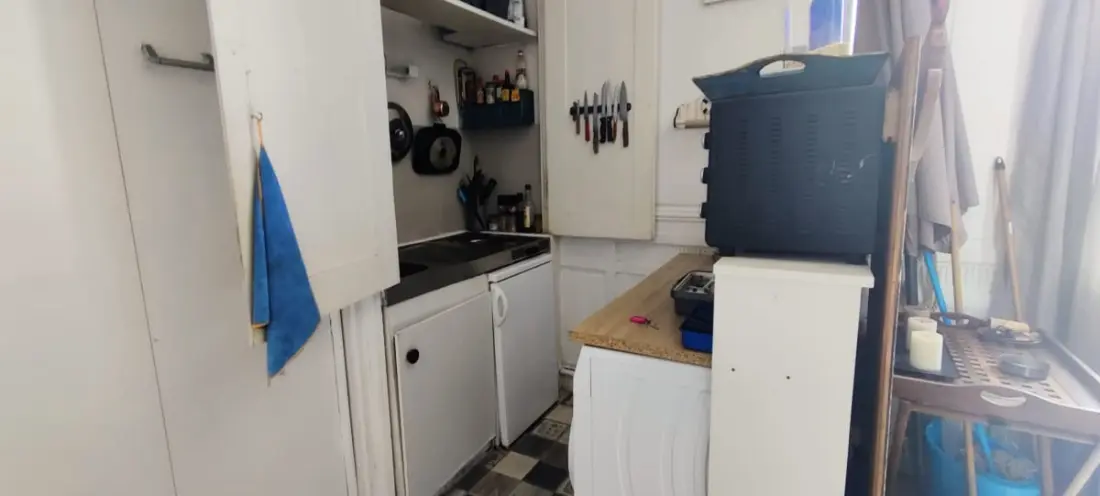 Tipikus T2 35 M2 kerttel a tenger közelében