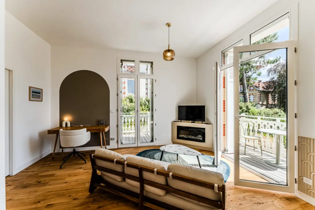 Luminous Scroll Dupla Balcony -