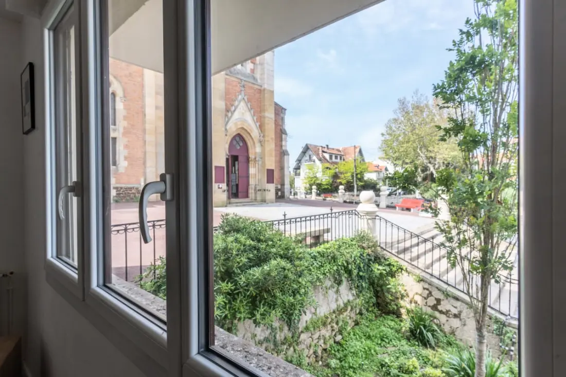 Világos és tágas T4 a strand és a központ közelében